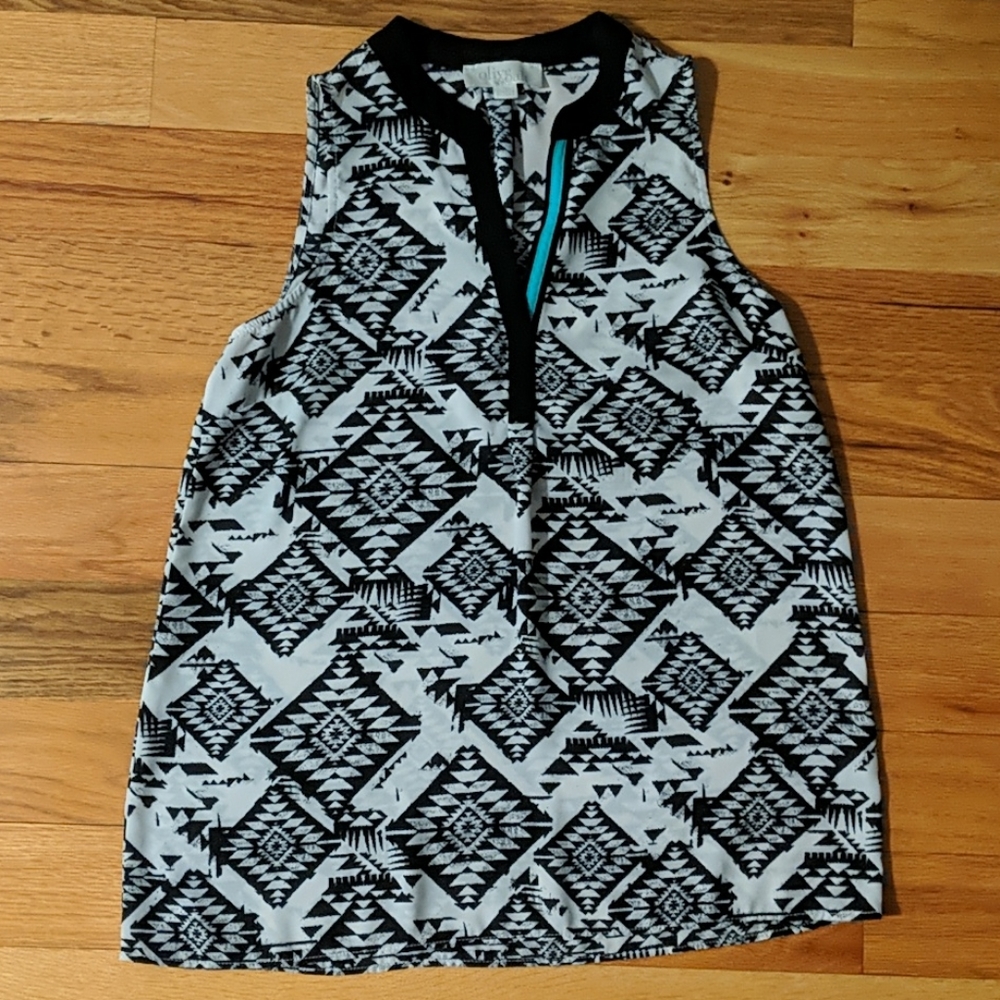 4 for $20🏷 Olive & Oak Black and White Top
